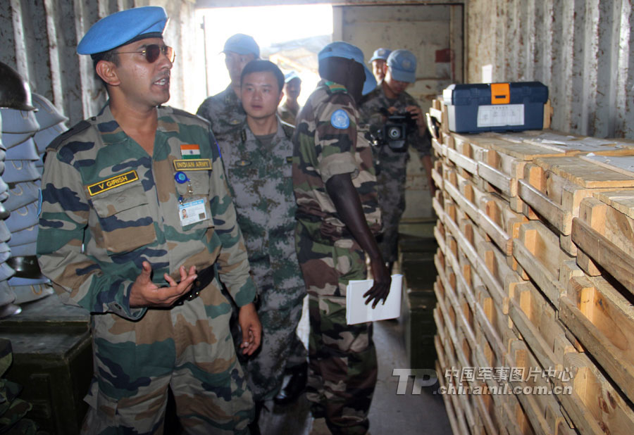 The picture shows that the 15th Chinese peacekeeping engineer detachment to Congo (K) receives UN ammunition management verification.(China Military Online/Qu Donghu,Liu Chunyang)  