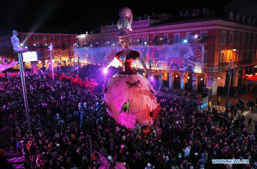 Performers take part in the night parade during the 129th annual Nice Carnival parade, in Nice, southern France, March 2, 2013. (Xinhua/Gao Jing) 