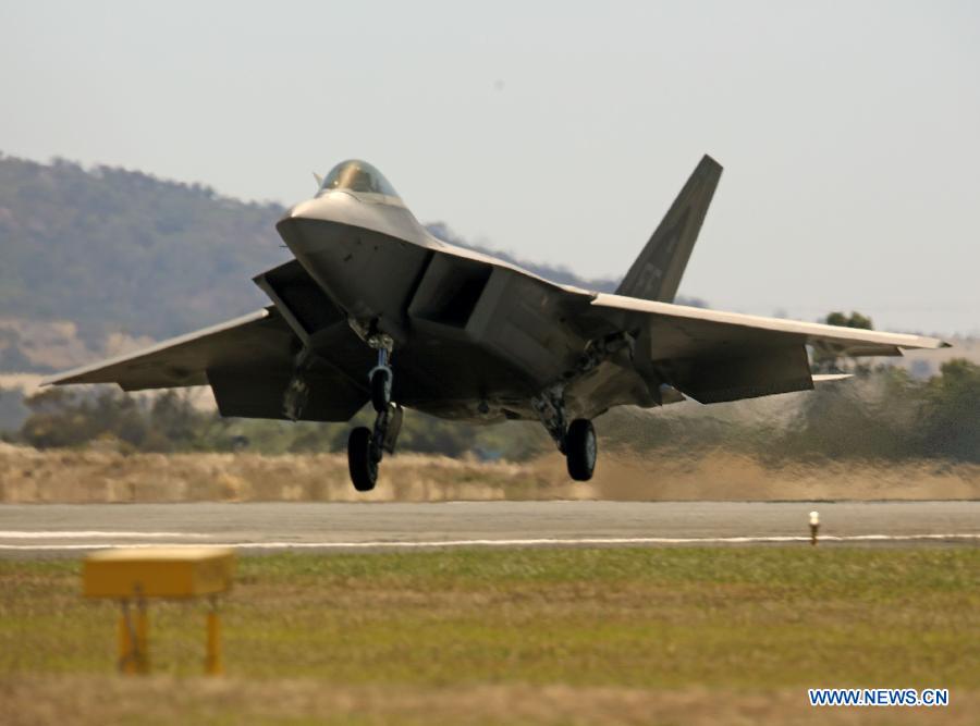 A U.S. Air Force F-22A Raptor lands after performance during the Australian International Airshow in Melbourne on March 2, 2013. (Xinhua/Xu Yanyan)