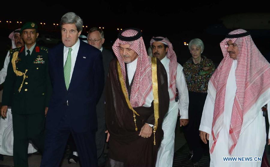 U.S. Secretary of State John Kerry (L, Front) arrives in Riyadh, Saudi Arabia, March 3, 2013. (Xinhua/Saudi Press Agency) 