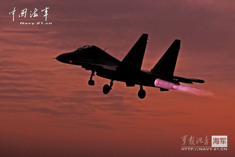 Chinese navy's Su-30MKK2 fighter is in the attack training. (China Military Online/Zhao Haitao, Chen Huizhong)