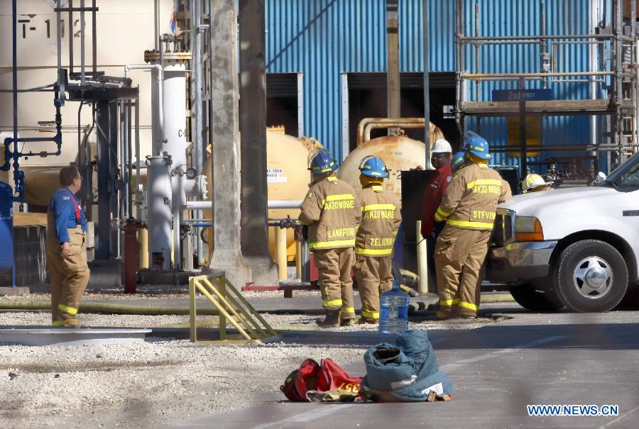 Firemen work at the AkzoNobel plant in the Texas city of La Porte, the United States, March 4, 2013. A fire broke out at a chemical plant Monday afternoon in the U.S. state of Texas, officials said. (Xinhua/Song Qiong) 
