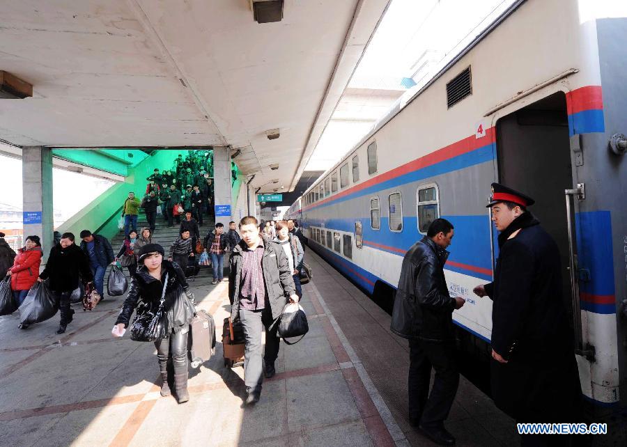 Passengers walk on a platform at the railway station in Harbin, capital of northeast China's Heilongjiang Province, March 6, 2013. The 40-day Spring Festival travel rush, started on Jan. 26 this year, came to the last day on Wednesday. The Spring Festival, which falls on Feb. 10 this year, is traditionally the most important holiday of the Chinese people. It is a custom for families to reunite in the holiday, a factor that has led to massive seasonal travel rushes in recent years as more Chinese leave their hometowns to seek work elsewhere. (Xinhua/Wang Song) 