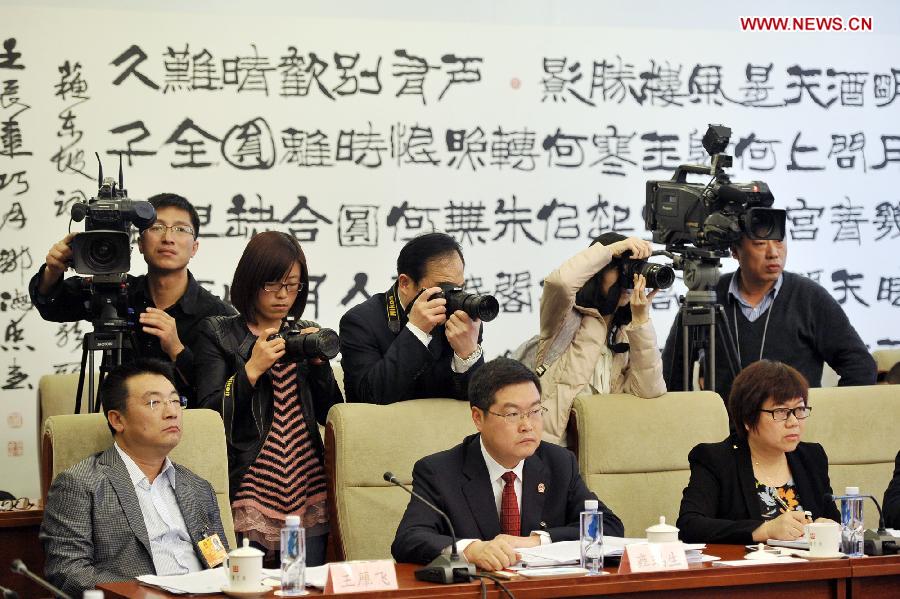 Journalists work at a discussion of deputies to the 12th National People's Congress (NPC) from northwest China's Ningxia Hui Autonomous Region, in Beijing, capital of China, March 6, 2013. The discussion which was held by the Ningxia delegation to the first session of the 12th NPC was open to media on Wednesday. (Xinhua/Wang Peng) 