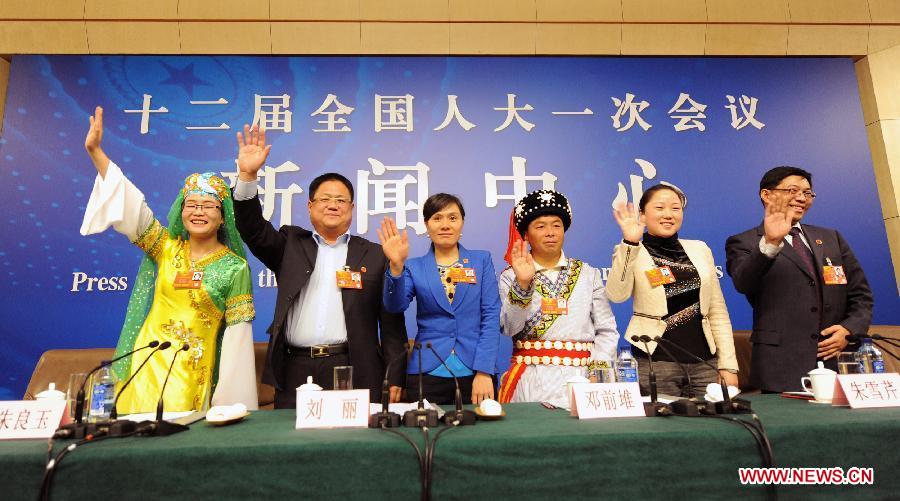 Deputies to the 12th National People's Congress (NPC) (L-R) Tie Feiyan, Zhu Liangyu, Liu Li, Deng Qiandui, Zhu Xueqin and Wang Liang wave to journalists at a press conference held by the first session of the 12th NPC in Beijing, capital of China, March 10, 2013. Six grassroots NPC deputies involving farmers and workers were invited to answer questions at the press conference. (Xinhua/Qin Qing)