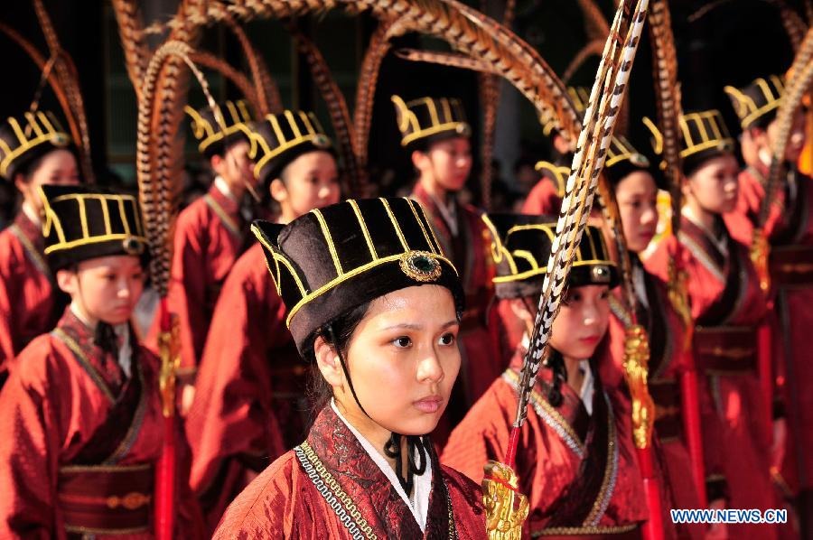 Students from Taipei RenAi Junior High School participate in a spring sacrificing ceremony at the Confucius Temple in Taipei, southeast China's Taiwan, March 10, 2013. The annual ancient-style ceremony was held here on Sunday to encourage students to set clear goals and study hard in the beginning of a year. (Xinhua/Wu Ching-teng) 