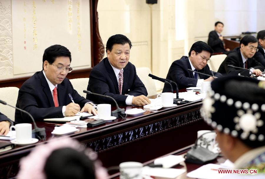 Liu Yunshan (2nd L), a member of the Standing Committee of the Political Bureau of the Communist Party of China (CPC) Central Committee, joins a discussion with deputies from southwest China's Yunnan Province, who attend the first session of the 12th National People's Congress (NPC), in Beijing, capital of China, March 11, 2013. (Xinhua/Ding Lin)