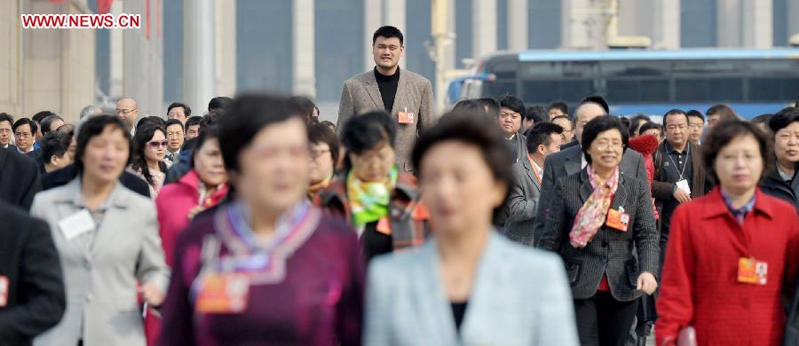 Yao Ming, a member of the 12th National Committee of the Chinese People's Political Consultative Conference (CPPCC), walks to the Great Hall of the People in Beijing, capital of China, March 11, 2013. The fourth plenary meeting of the first session of the 12th CPPCC National Committee is to be held in Beijing on Monday afternoon, at which Chairman, vice-chairpersons, secretary-general and Standing Committee members of the 12th CPPCC National Committee will be elected. (Xinhua/Guo Chen) 