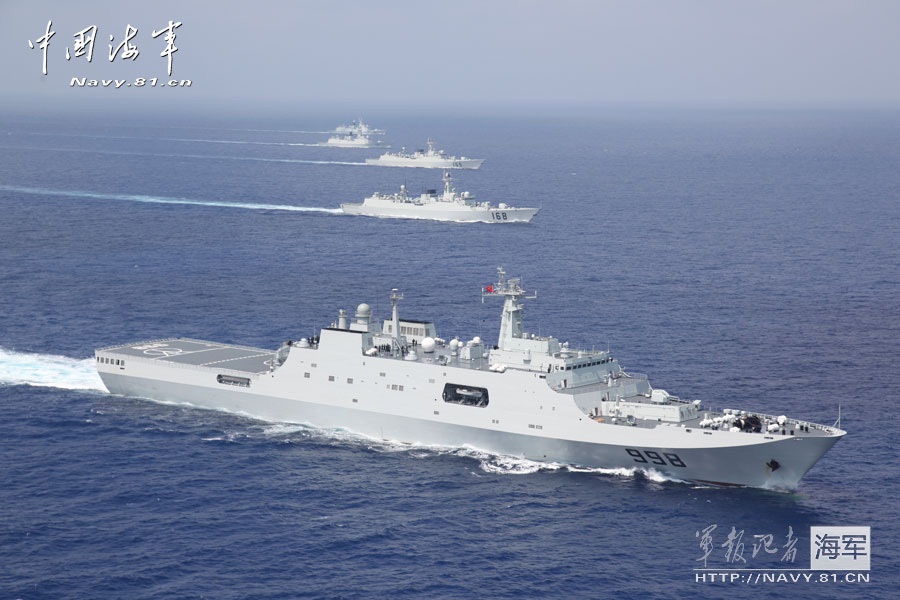  A navel landing ship detachment under the South Sea Fleet of the Navy of the Chinese People's Liberation Army (PLA) is in training. The detachment is the pioneer forces that can carry out amphibious task, and also a troop capable of performing diverse military tasks. (navy.81.cn/Zhu zhongbin, Li Yanlin, Gan Jun, Hu Kaibing)
