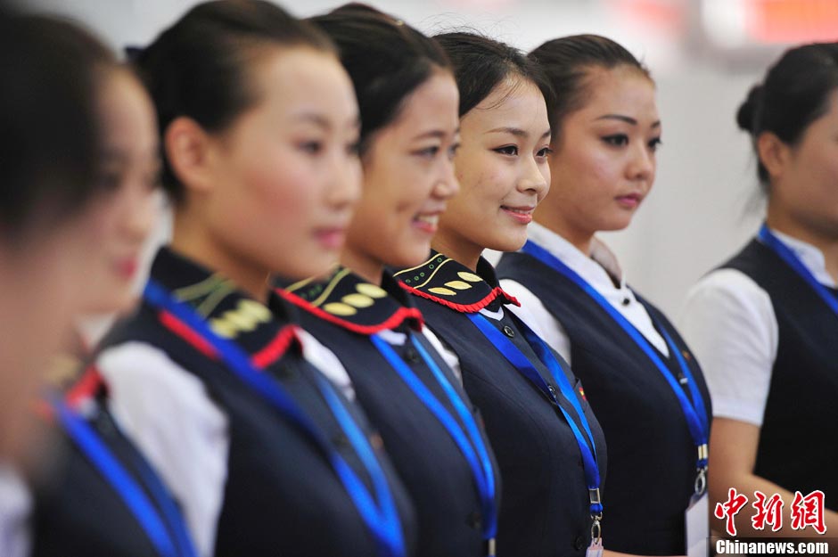 College students apply to become flight attendants for China Southern Airlines in Haikou, capital of South China's Hainan province, March 14, 2013. China Southern kicked off its 2013 recruitment in Haikou. It plans to recruit 96 flight attendants from Hainan, and altogether 1,000 from 12 cities across the country. (CNS/Luo Yunfei)