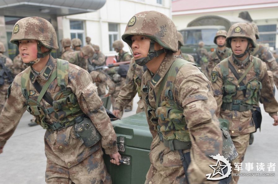 Officers and soldiers of a troop unit under the Lanzhou Military Area Command (MAC) of the Chinese People's Liberation Army (PLA) in an actual-combat readiness drill. (China Military Online/Yu Jinyuan, Yuan Hongyan)
