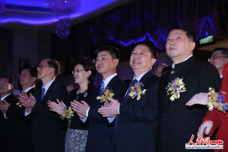 People.cn Co., Ltd holds a cocktail reception to celebrate the opening of its Hong Kong branch at Harbour Grand Hong Kong, March 19, 2013. (Mai Runtian)