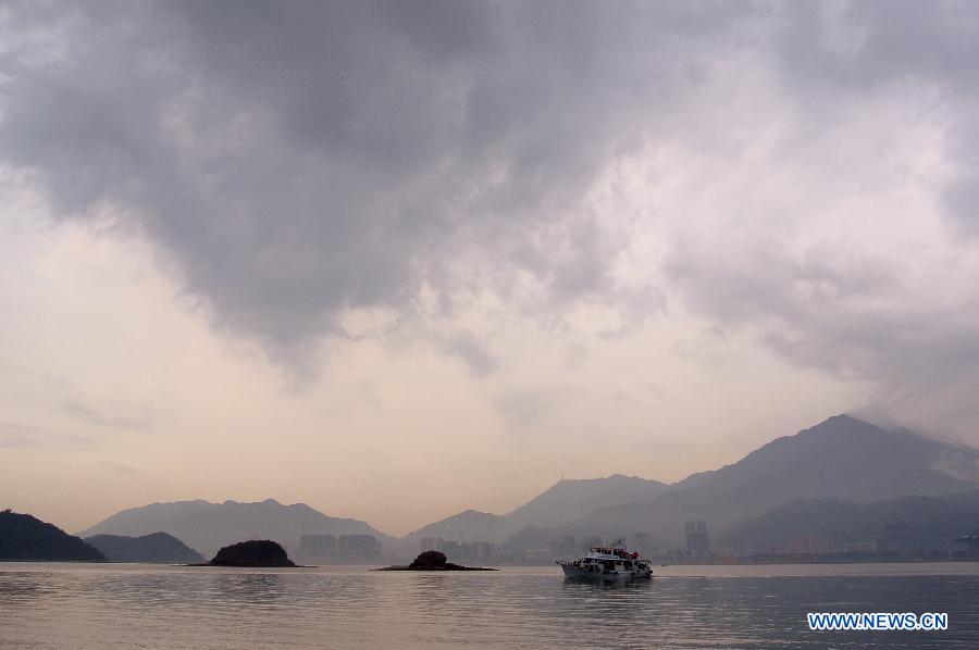 A tour boat heads for Ap Chau Island for a weekend vacation in south China's Hong Kong, March 24, 2013. (Xinhua/Chen Xiaowei)