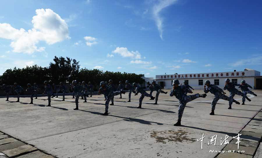 A joint maneuver taskforce under the South Sea Fleet of the Navy of the Chinese People’s Liberation Army (PLA) cruised the islands garrisoned by the troops of the South Sea Fleet in the waters of the South China Sea on March 23, 2013.(navy.81.cn/Qian Xiaohu, Song Xin)