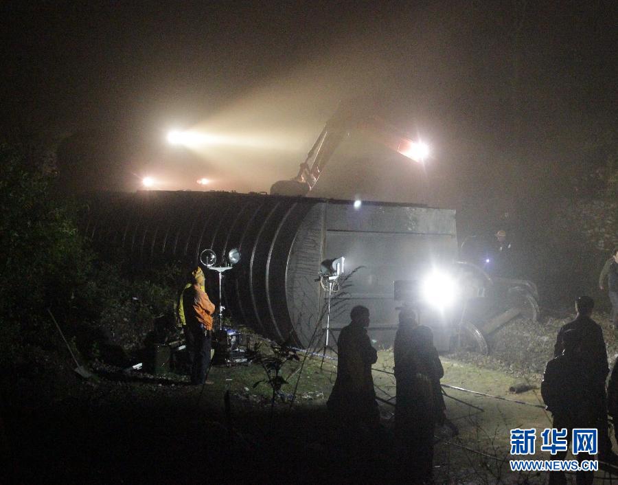 A rain-triggered mudslide caused a freight train to derail at 9:18 p.m. on Tuesday, central China.No casualties have been reported according to local railway authorities. (Xinhua Photo)