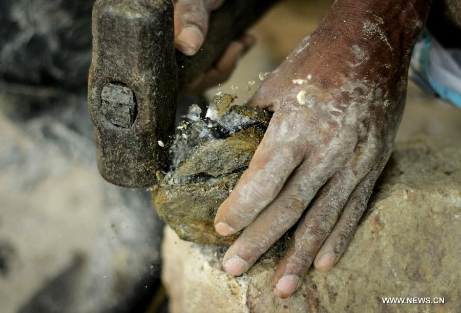 Image taken on March 26, 2013 shows a miner extracting gold in a mine at the municipality of Suarez, in Cauca, Colombia. Suarez is known for its gold deposits and mines. Around 80 percent of its population works searching for gold, despite the ongoing dispute with multinational companies and groups operating outside the law. (Xinhua/Jhon Paz) 