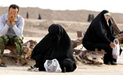 Iranians pray on the battlefield of Iran-Iraq