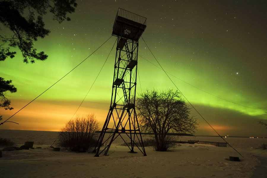 The brilliance of aurora shines in the night sky in Tallinn, capital of Estonia, on March 17. (Xinhua/AFP Raigo Pajula) 