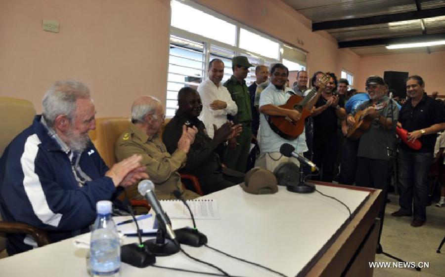 Image provided by Cubadebate on April 11, 2013 shows former Cuban president, Fidel Castro (L), attending the opening of the Vilma Espin Guillois school, in Havana, capital of Cuba, on April 9, 2013. According to the official media, Castro talked for over two hours to students, teachers and other guests to the opening ceremony of the school, which was built thanks to the initiative of former president. (Xinhua/Cubadebate) 