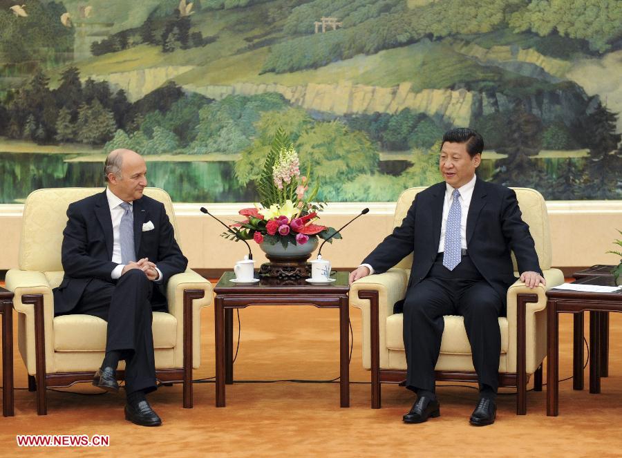 Chinese President Xi Jinping (R) meets with French Foreign Minister Laurent Fabius in Beijing, capital of China, April 12, 2013. (Xinhua/Zhang Duo)