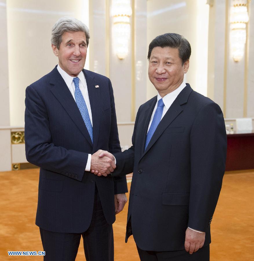 Chinese President Xi Jinping (R) shakes hands with U.S. Secretary of State John Kerry in Beijing, capital of China, April 13, 2013. (Xinhua/Huang Jingwen) 