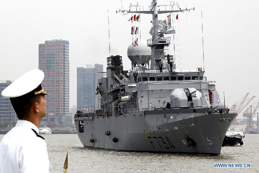French escort vessel "F734 Vendemiaire" arrives in Shanghai, east China, April 16, 2013, for a six-day goodwill visit. (Xinhua/Chen Fei)