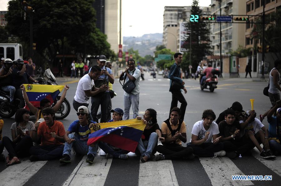 Supporters of opposition leader Henrique Capriles participate in a protest in Caracas, capital of Venezuela, on April 16, 2013. Venezuela's elected President Nicolas Maduro said that he would not allow the opposition to go ahead with a planned protest march on Wednesday through the streets of Caracas. (Xinhua/Juan Carlos Hernandez) 