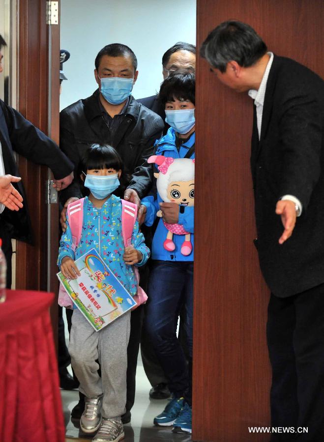 A seven-year-old girl tested positive for the H7N9 avian influenza virus and her parents attend a press briefing before leaving the Beijing Ditan Hospital in Beijing, capital of China, April 17, 2013. The girl surnamed Yao was discharged from the hospital on Wednesday. After six days of treatment in the hospital, the temperature of the girl has stabilized, and her breathing and blood tests have also improved. Yao, who was confirmed as the first H7N9 infection case in China's capital on April 13, has tested negative for the H7N9 virus over the past three days. The medical observation for her parents were also terminated Wednesday, as neither of them have shown any abnormal symptoms. (Xinhua/Li Wen) 
