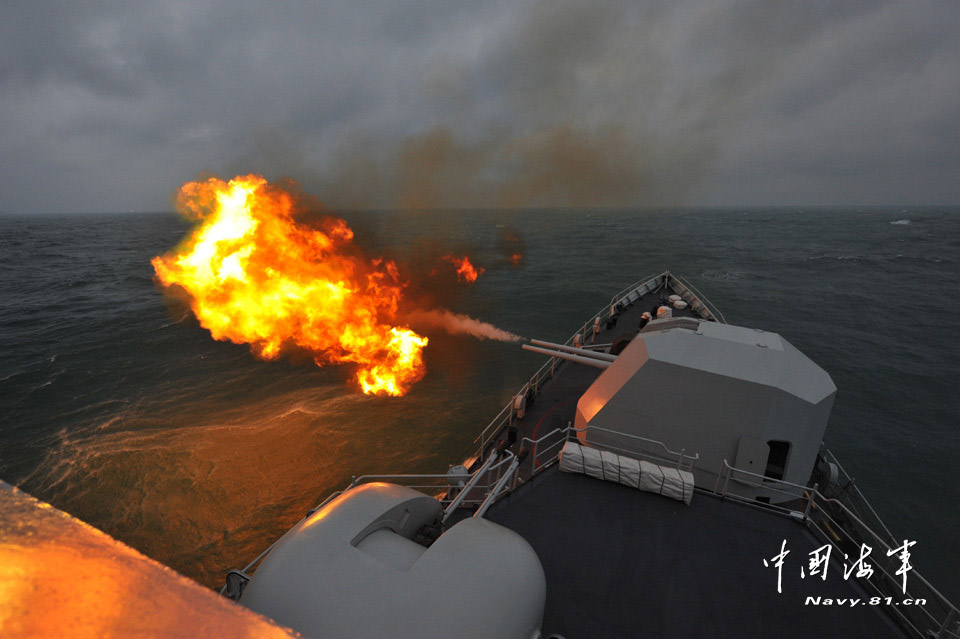 Warships of the South Sea Fleet of the Navy of the Chinese People's Liberation Army (PLA) conducted a live-ammunition fire drill in a certain sea area under the conditions of informationization in mid April. (navy.81.cn/Cao Haihua, Zhao Changhong)