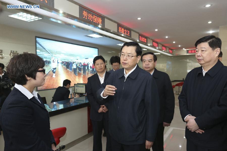 Zhang Dejiang (C, front), chairman of the Standing Committee of the National People's Congress, visits a sub-district office in Shizhong District of Jinan, capital of east China's Shandong Province, April 17, 2013. Zhang made an inspection tour in Shandong from April 15 to 17. (Xinhua/Ding Lin)