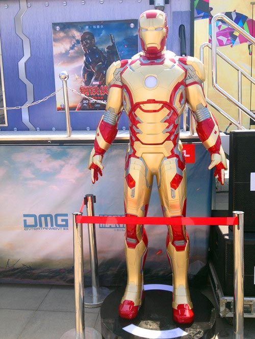 A full-scale prototype of the superhero "Iron Man" is exhibited at "The Best in Wo-Film Carnival," which is open to the public from April 16-23 during the 3rd Beijing International Film Festival. The carnival is a large-scale public cultural activity integrating film cultural entertainment and interactive experiences, as well as tourism and leisure. The most notable of this year's attractions is the event's Special Effects Exhibit featuring examples from such cutting-edge films as "Avatar," "The Hobbit: An Unexpected Journey," "Adventures of Tintin," "King Kong," "Zorro," and "The Lord of the Rings". The effects on display are the brainchildren of some of the world's most influential special effects production companies and provide Chinese visitors with a unique opportunity to get up-close-and-personal with a range of effects and props from some of the world's best-loved films. (China.org.cn)