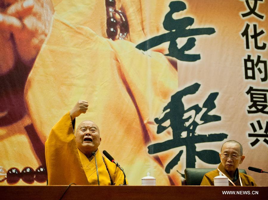 Buddhist master Hsing Yun (L) from southeast China's Taiwan delivers a lecture on happiness in Tianjin, north China, April 18, 2013. Hsing Yun is the founder of Taiwan's influential Fo Guang Shan Monastery.(Xinhua/Zhang Chaoqun) 