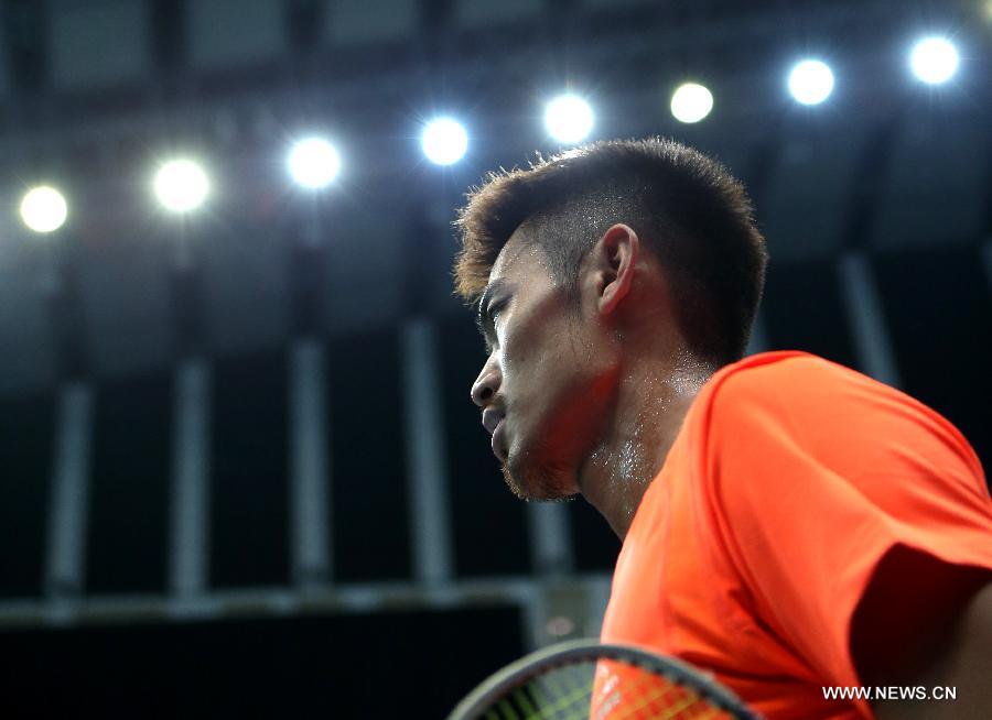 China's Lin Dan reacts during the men's singles third round match against Kazumasa Sakai of Japan at the Badminton Asia Championships in Taipei, southeast China's Taiwan, on April 18, 2013. Lin won 2-1. (Xinhua/Xie Xiudong)