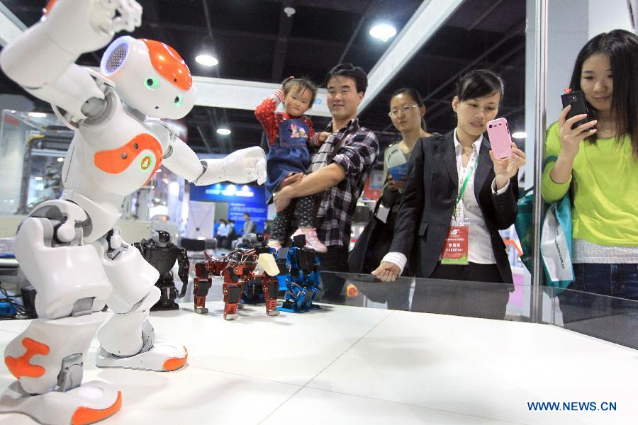 Robot "NAO" plays the traditional Chinese Tachi fist during the 7th China Hangzhou Electronics & Information Fair in Hangzhou, capital of east China's Zhejiang Province, April 18, 2013. The fair, which kicked off on April 18, will last until April 21. (Xinhua/Wu Huang)