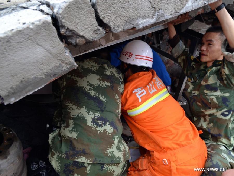 Firemen search for survivors in debris in Lushan County of Ya'an City, southwest China's Sichuan Province, April 20, 2013. At least 113 people have been killed in the 7.0-magnitude earthquake in Sichuan Province as of 4:40 p.m. on Saturday, according to the provincial seismological bureau. (Xinhua) 