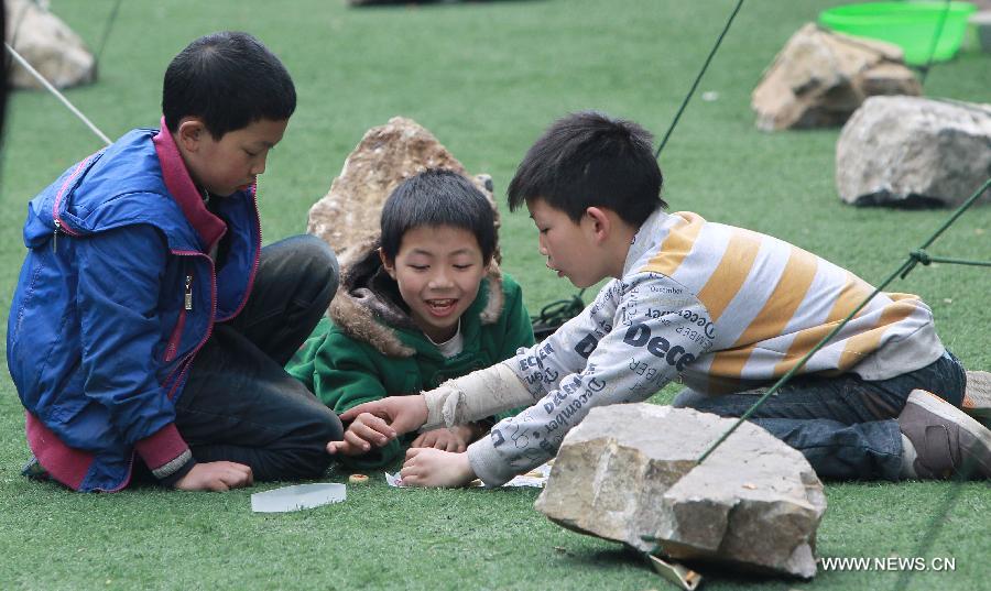 Boys play chess at a temporary settlement in the quake-hit Baoxing County, southwest China's Sichuan Province, April 22, 2013. (Xinhua/Pei Xin)