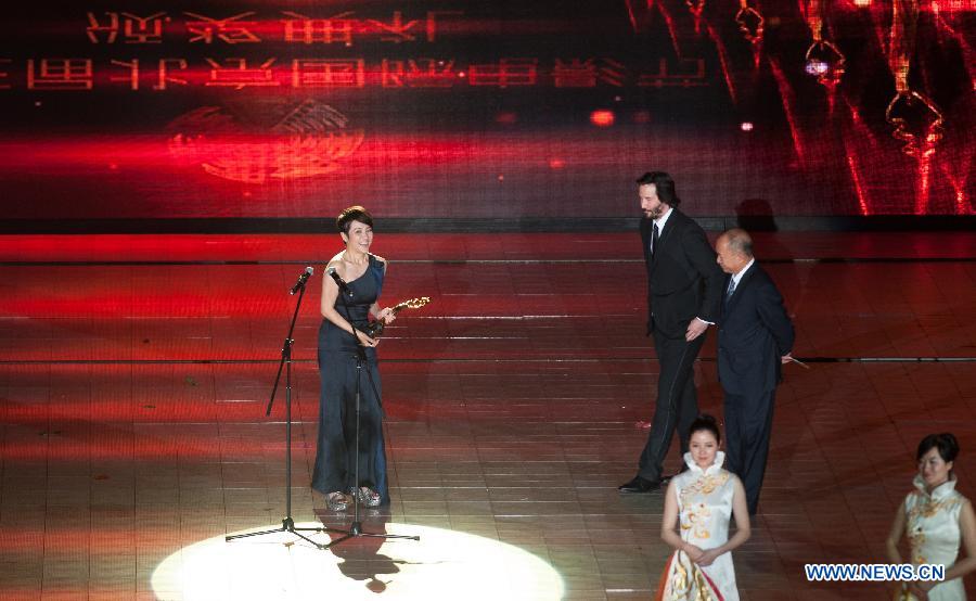 Chinese actress Yan Bingyan receives the trophy for the Tiantan Award of Best Actress during the closing ceremony of the 2013 Beijing International Film Festival in Beijing, capital of China, April 23, 2013. The festival closed on Tuesday. (Xinhua/Zhang Yu) 