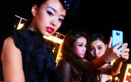 Snapshots of Chinese young models' nightlife 