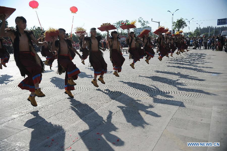 People in traditional costumes dance to celebrate the opening of March Street Festival in Dali Bai Autonomous Prefecture, southwest China's Yunnan Province , April 24, 2013. The 2013 Dali March Street Festival, opening each year on March 15 of Chinese Lunar calendar, is a traditional carnival of Bai ethnic group containing folk art and sports activity and merchandise expo. (Xinhua/Qin Lang)