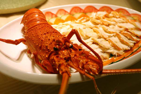 Fresh seafood is one of the best offerings of Zhanjiang. (China Daily)