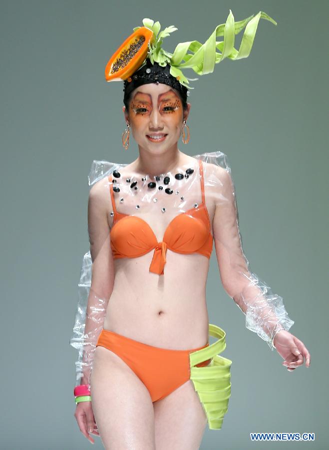 A model presents a creation designed by students from the Hebei University of Science and Technology during the first China Graduate Fashion Week in Beijing, capital of China, April 25, 2013. A total of 610 graduate students majored in fashion from 22 colleges will present their designs during the five-day event which kicked off on Wednesday. (Xinhua/Chen Jianli)