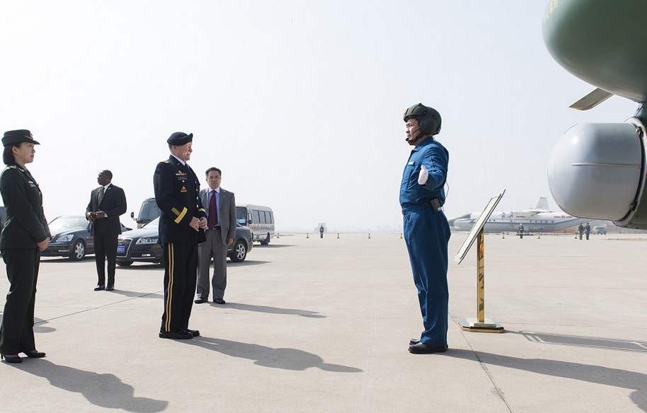 Gen. Martin Dempsey, the visiting chairman of the U.S. Joint Chiefs of Staff, visited the 4th Helicopter Regiment of the army aviation force of the Chinese People's Liberation Army (PLA), watched static display of the Mi-171 and the WZ-9 helicopters and viewed the flight performance of the WZ-10 and the WZ-9 helicopters on the morning of April 24, 2013. Afterwards, Gen. Dempsey successively visited the Army Aviation Force Academy of the PLA and the National Defense University (NDU) of the PLA and held discussions and exchanged views with the teaching and research staff and cadets representatives. (Xinhua)