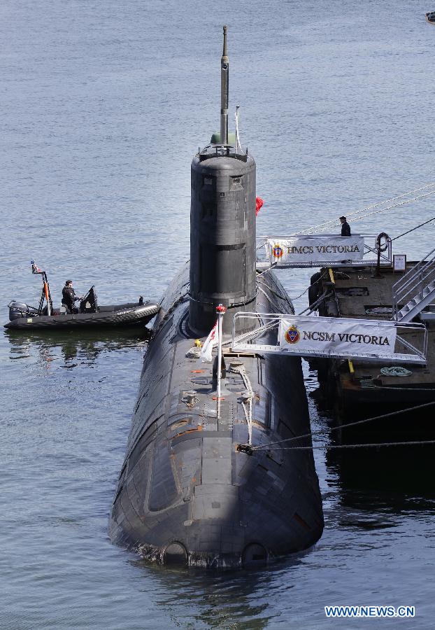 Canadian submarine "Victoria" docks at Canada Place in Vancouver, Canada, April 25, 2013. The four-day Vancouver Port visit event showcases several vessels from the Royal Canadian Navy and United States Navy which are opened for public tour.(Xinhua/Liang Sen)