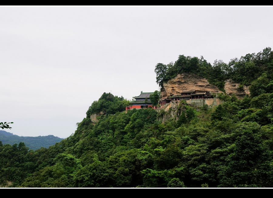 Located in southwest of Danjiangkou City, Wudang Mountain, also known as Taihe Mountain, is both a famous scenic spot and a holy site of Taoism, China's indigenous religion. It has served as the birthplace of Taoism since Tang Dynasty, so it has a large amount of well-preserved Taoist buildings. The temples of the complex feature the architecture characteristics of Yuan, Ming and Qing Dynasties. Besides, as it contains buildings from as early as the 7th century, it represents the highest standards of Chinese art and architecture over a period of nearly 1,000 years. It was listed as a UNESCO World Heritage Site in 1994. (China.org.cn)