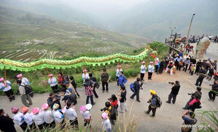 Villagers participate in a traditional ritual in Longji Village of Guilin City, south China's Guangxi Zhuang Autonomous Region, April 27, 2013. Local people of Zhuang ethnic group gave performance and symbolically ploughed the filed to pray for good harvest during the annual ritual on Saturday. (Xinhua/Lu Bo'an)  