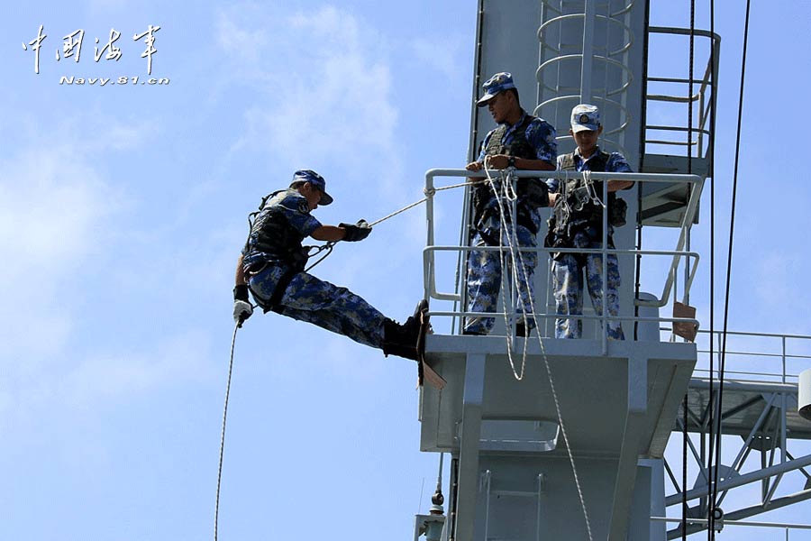 The 14th escort taskforce under the Navy of the Chinese People's Liberation Army (PLA) organized its special operation members to carry out integrated training on such subjects as shinning up by rope and sliding down from high altitude on April 23, 2013, local time, in a bid to temper the actual-combat ability of its officers and men under complex conditions. (China Military Online/Deng Xiguang, Li Ding and Yang Qinghai)