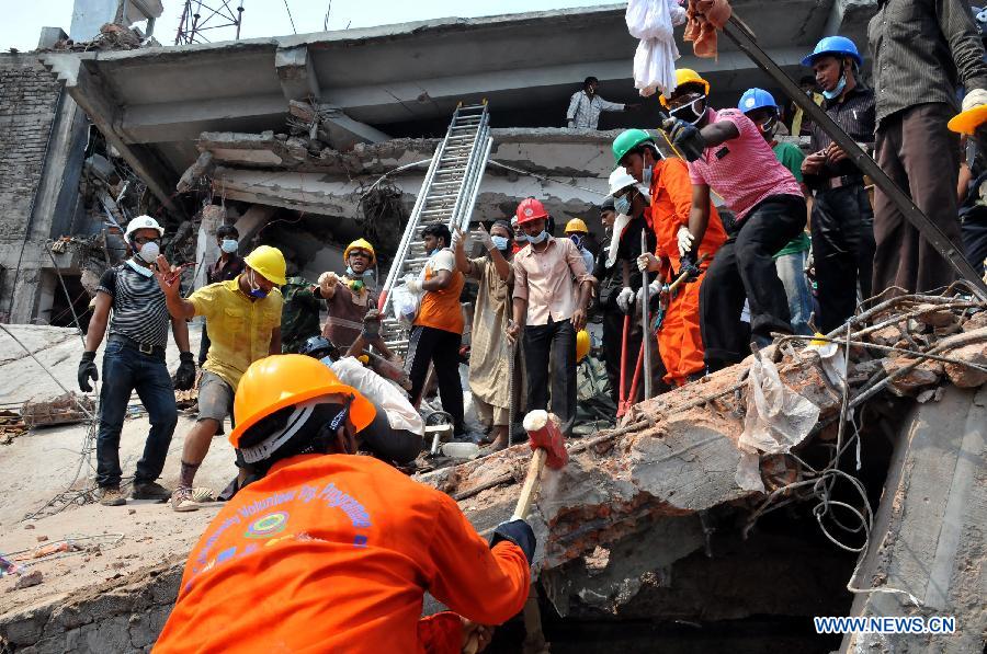 Rescuers work at the collapsed Rana Plaza building in Savar on the outskirts of Dhaka, Bangladesh, April 27, 2013. In the wake of violent protests over Wednesday's building collapse that has left 332 workers dead so far, two of the owners of five ready-made garment factories housed in the collapsed Bangladesh building were arrested early Saturday. (Xinhua/Shariful Islam)
