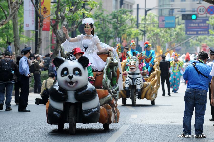 Actors participate in a cartoon and animation floats parade during the ninth China International Cartoon & Animation Festival in Hangzhou, capital of east China's Zhejiang Province, April 28, 2013. (Xinhua/Ju Huanzong)