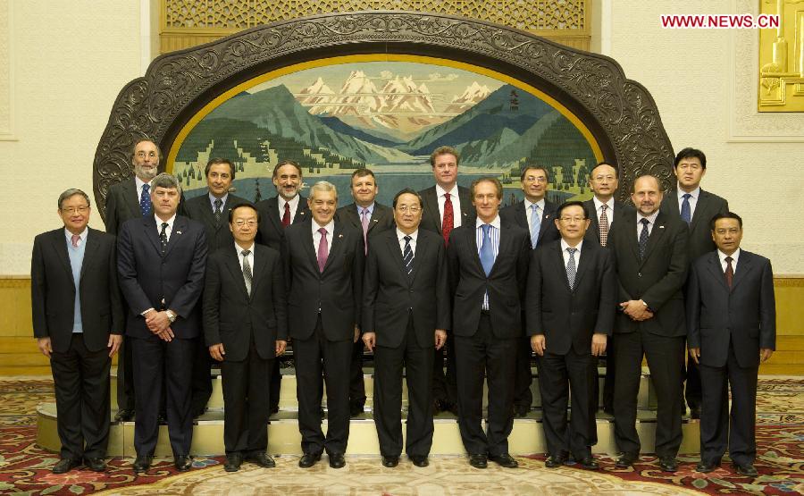 Yu Zhengsheng (C, front), chairman of the National Committee of the Chinese People's Political Consultative Conference (CPPCC), poses for a group photo with Julian Dominguez (4th L, front), president of the Chamber of Deputies, the lower house of the Argentine parliament, in Beijing, capital of China, April 28, 2013. (Xinhua/Huang Jingwen)