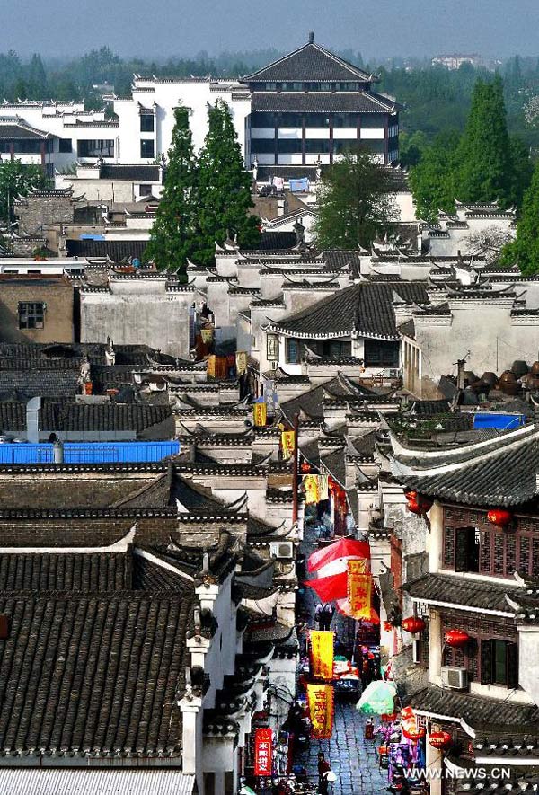 Photo taken on April 24, 2013 shows a street of the Sanhe Ancient Town in Feixi County, east China's Anhui Province. The Sanhe Ancient Town, which has a history of more than 2,500 years, is a typical "ancient town full of rivers and lakes, together with small bridges, flowing water and local dwellings." (Xinhua/Wang Song)